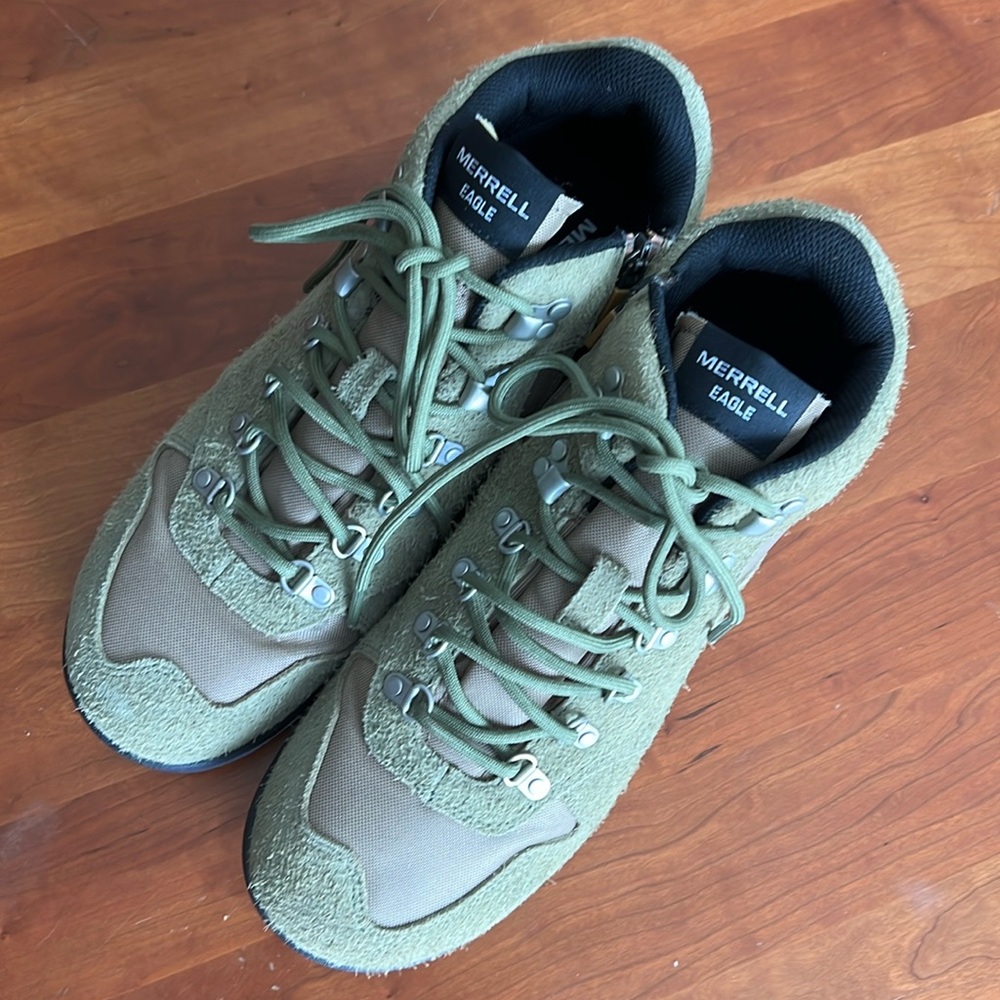 Merrell Mens size 10 moss green suede boots